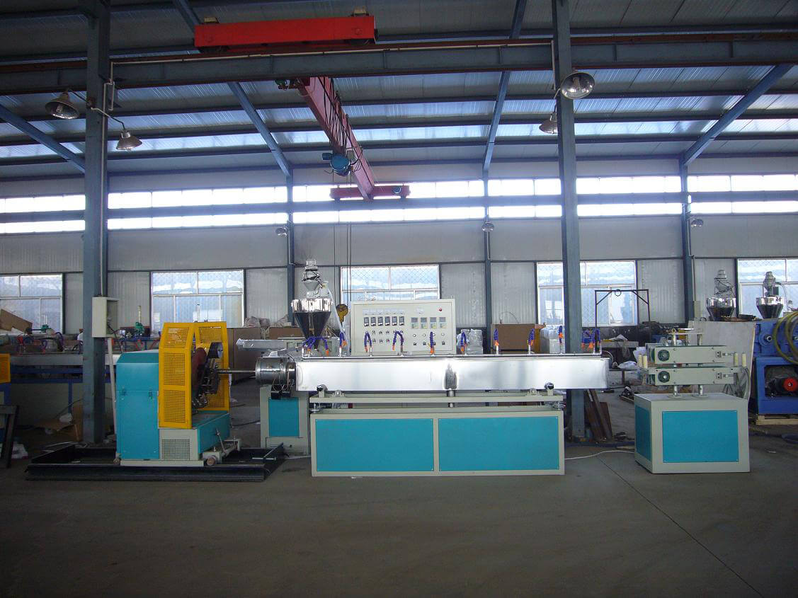 Производственная линия шланга PVC усиленная сталью